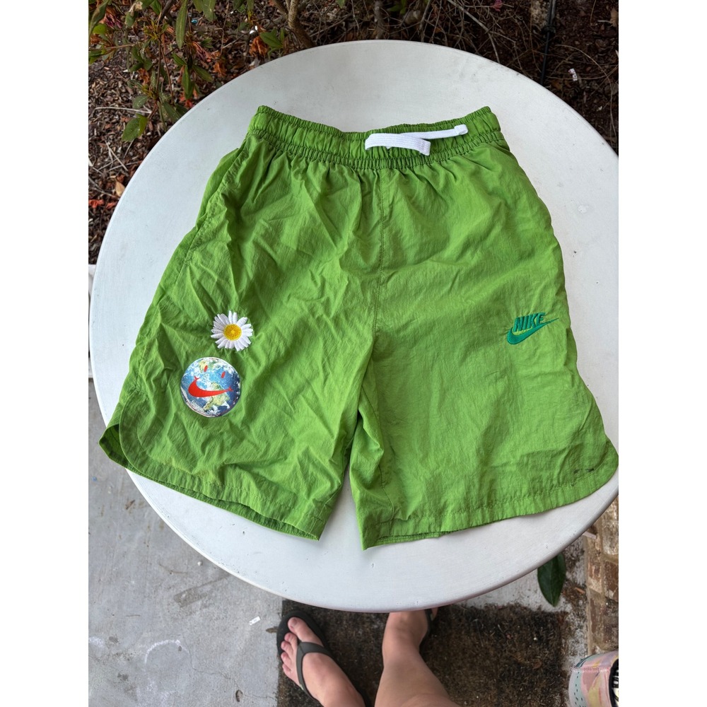 Nike Kids Green Earth Day Nylon Shorts Smiley Globe Daisy Logo Size M
